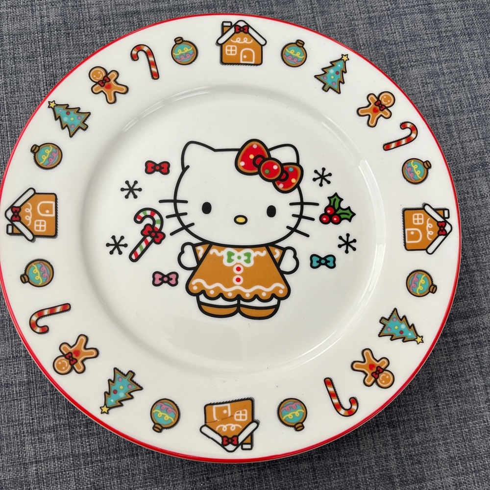 Hello Kitty Plates 8" Christmas Gingerbread 3 Piece Set 2024 - Picture 2 of 3